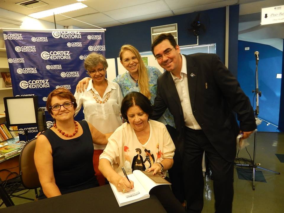 Fotos do lançamento da obra Interdisciplinaridade: pensar, pesquisar e intervir